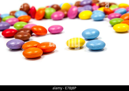 Nahaufnahme von einem Haufen bunt gestrichenen Praline Stockfoto