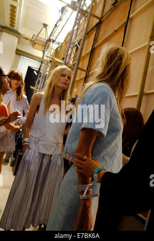 London, UK. 12. September 2014. Modelle auf dem Laufsteg für Jamie Wei Huang gehen zeigen, Fashion Scout, Freemasons Hall, LFW Credit: Rachel Megawhat/Alamy Live News Stockfoto