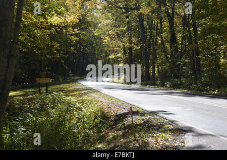 Zeichen für großen Konglomerat verliebt sich in Bessemer, Michigan Stockfoto