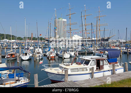 Marina mit Segeln Schiff ´Passat´, Priwall, Travemünde, Schleswig-Holstein, Deutschland Stockfoto