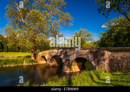 Burnside Bridge, an einem schönen Frühlingstag am Antietam National Battlefield, Maryland. Stockfoto