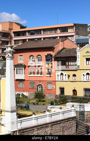 Casa de Teatro Malayerba (Haus des Malayerba Theaters) an Luis Sodiro Street nahe dem Alameda-Park in Quito, Ecuador Stockfoto