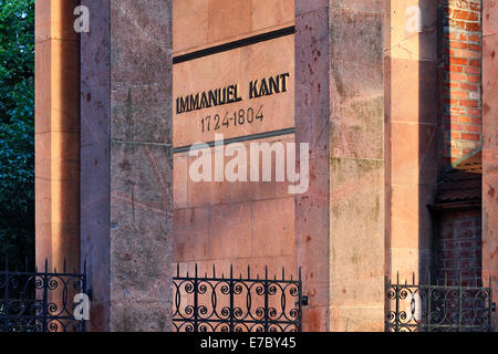 Grab des deutschen Philosophen Immanuel Kant in der Nähe der Kathedrale. Kaliningrad (bis 1946 Königsberg), Russland Stockfoto