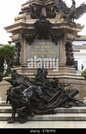 Denkmal zu Ehren der Helden des 10. August 1809 auf Granda Plaza in der Innenstadt von Quito, Ecuador Stockfoto