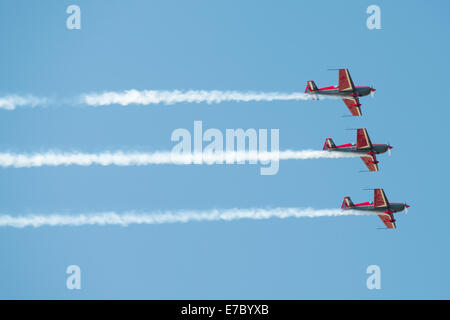 PAYERNE, Schweiz - SEPTEMBER 6: Flug Royal Jordanian Falcons Kunstflugstaffel in engen Formation auf AIR14 Airshow in Paye Stockfoto