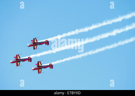 PAYERNE, Schweiz - SEPTEMBER 6: Flug Royal Jordanian Falcons Kunstflugstaffel in engen Formation auf AIR14 airshow Stockfoto