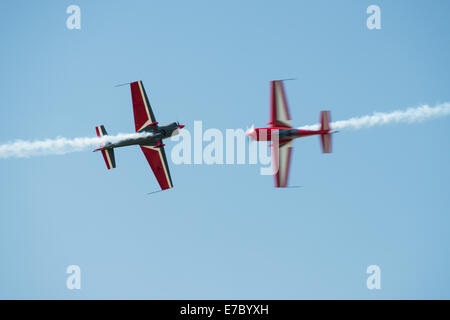 PAYERNE, Schweiz - SEPTEMBER 6: Flug Royal Jordanian Falcons Kunstflugstaffel auf AIR14 Airshow in Payerne, Schweiz Stockfoto