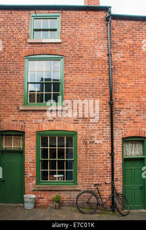 "Rücken an Rücken" Mietshaus Gehäuse bewahrt in Birmingham, England Stockfoto