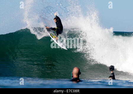 San Clemente, Kalifornien, USA. 12. September 2014. Alejo Muniz Surfen niedriger Böcke auf eine Lay-Day-Sitzung während der ASP Männer Hurley Pro World Tour Surfen Veranstaltung in San Clemente, CA Credit: Benjamin Ginsberg/Alamy Live News Stockfoto