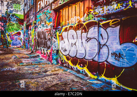 Farbenfrohe Designs in Graffiti Gasse, Baltimore, Maryland. Stockfoto