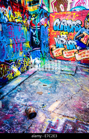 Farbenfrohe Designs in Graffiti Gasse, Baltimore, Maryland. Stockfoto