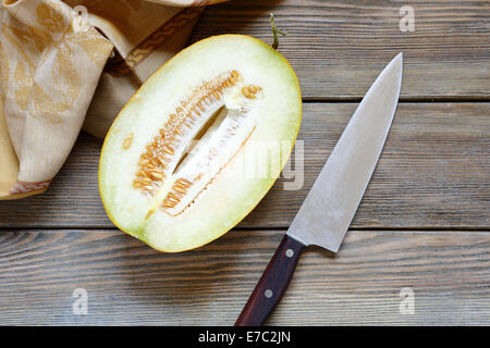 Reife Melone auf dem Tisch, Essen Nahaufnahme Stockfoto