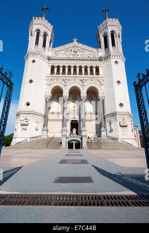 Vor der Basilika Notre-Dame de Fourvière, Lyon, Frankreich Stockfoto