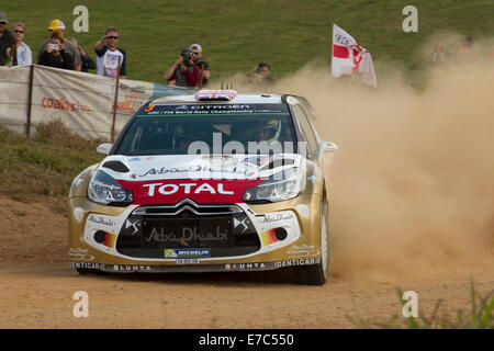 Coffs Harbour, Australien, Samstag, 13. September 2014. Kris Meeke seinen Citroën Total Abu Dhabi World Rally Car verwandelt sich in einen scharf rechts während der Wertungsprüfung 12 der Rallye Australien. Meeke und sein Beifahrer Paul Nagle geschafft, die ersten 12 an dritter Stelle insgesamt auf der Zeitenliste Etappe. Stockfoto