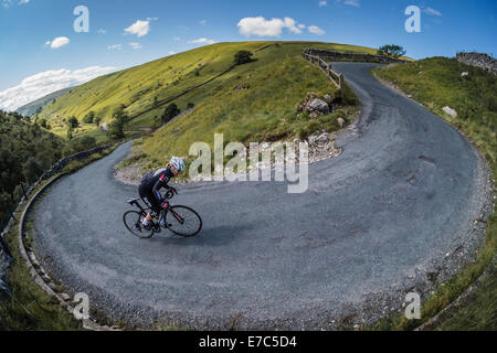 Reiter, Klettern die berühmten Park Hautausschlag kehre Coverdale, Yorkshire Dales National Park. Stockfoto