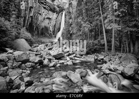 Lower Yosemite Falls und den Pools unten. Yosemite-Nationalpark. Stockfoto