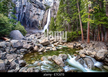 Lower Yosemite Falls und den Pools unten. Yosemite-Nationalpark. Stockfoto