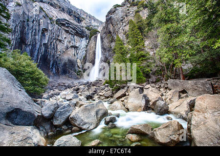 Lower Yosemite Falls und den Pools unten. Yosemite-Nationalpark. Stockfoto