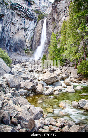 Lower Yosemite Falls und den Pools unten. Yosemite-Nationalpark. Stockfoto