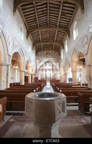 Edlesborough, Buckinghamshire, England. 13. September 2014. Offenen Denkmals.  Im 13. Jahrhundert Kirche St Mary the Virgin aus lokalem Kalkstein gebaut.  Die achteckige Schrift stammt aus dem 15. Jahrhundert Credit: Neville Stile/Alamy Live News Stockfoto