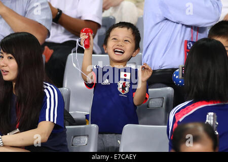 Kanagawa, Japan. 9. September 2014. Japan Kids (JPN) Fußball-fans: Kirin Challenge Cup 2014 match zwischen Japan 2-2 Venezuela im Nissan-Stadion in Kanagawa, Japan. © Kenzaburo Matsuoka/AFLO/Alamy Live-Nachrichten Stockfoto