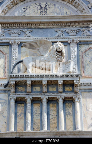 Der geflügelte Löwe von Venedig schmückt die Fassade der Fondamenta dei Mendicanti in Castello, Venedig Stockfoto