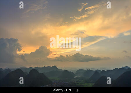 Sunrise-Berg in Bac Sohn Town, Lang Son Provinz, Vietnam Stockfoto