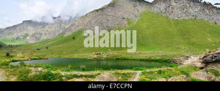 Rainbow Lake, Gilgit-Baltistan, Pakistan Stockfoto