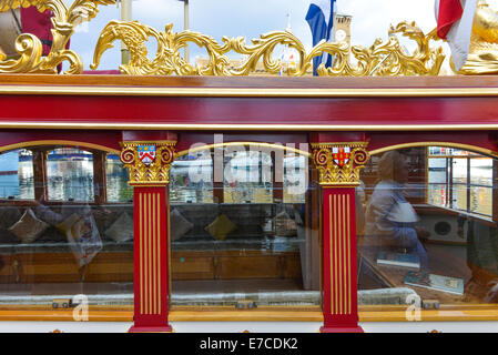 St. Katharine Docks, London, UK. 13. September 2014. Das Royal Barge, Gloriana auf der St Katharine Docks Classic Boat Festival, "Eine jährliche Feier der klassischen, historischen und Arbeitsboote in den Welt-berühmten Docks" Stockfoto