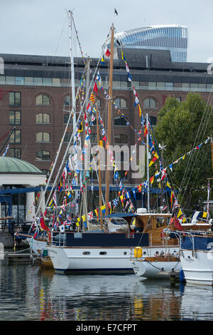 London, UK. 13. September 2014.   Die jährliche Feier der klassischen, historischen und Arbeitsboote fand in St. Katharine Docks im Rahmen des Monats lange völlig Thames Festival Credit: Neil Cordell/Alamy Live News Stockfoto