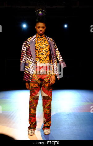 London, UK. 13. September 2014. Modenschau mit verschiedenen afrikanischen Designern, darunter verleihen Elan, SOBOYE), Sindiso Khumalo, AAKS, gehalten im Rahmen des Afrika-Utopie-Credit: Rachel Megawhat/Alamy Live News Stockfoto