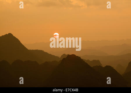 Sunrise-Berg in Bac Sohn Town, Lang Son Provinz, Vietnam Stockfoto