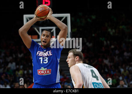 Madrid, Spanien. 13. Sep, 2014. Boris Diaw (L) von Frankreich konkurriert während des dritten Platz-Spiels gegen Litauen bei der FIBA Basketball WM 2014, in Madrid, Spanien, am 13. September 2014. Frankreich gewann 95-93. © Victor Blanco/Xinhua/Alamy Live-Nachrichten Stockfoto