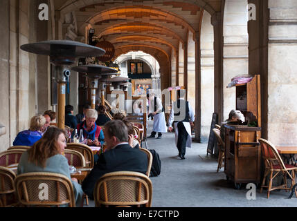 Paris Café und Bistro, das American Diner auf der Place des Vosges Stockfoto