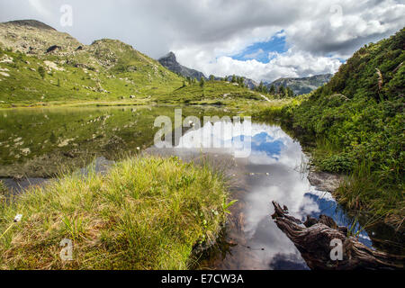 Der Lasteati-See in der Lagorai-Berggruppe. Region Trentino. Italien. Europa. Stockfoto