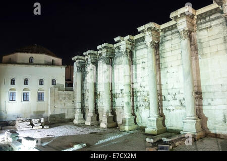 Hadrian-Bibliothek und Tzisdarakis Moschee in der Akropolis in Athen, Griechenland. Stockfoto