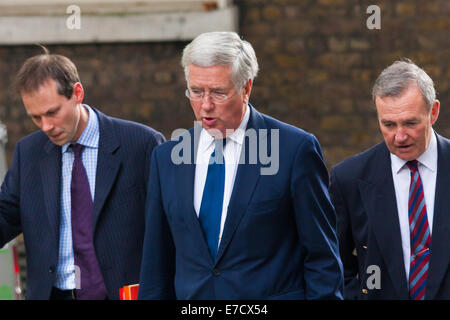 Downing Street, London, UK. 14. September 2014. Defence Secretary Michael Fallon kommt in der Downing Street als Premierminister David Cameron Einberufung einer Sitzung des Ausschusses für COBRA nach der Ermordung von Islamisten von IS entführten britischen Entwicklungshelfers David Haines. Bildnachweis: Paul Davey/Alamy Live-Nachrichten Stockfoto