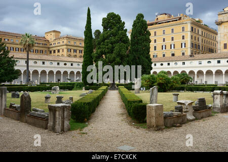 Rom. Italien. Thermen des Diokletian. Michelangelos Kreuzgang in die Kirche Santa Maria Degli Angeli. Stockfoto