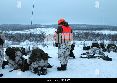 Übung der finnischen Streitkräfte in Pahkajärvi, Finnland Stockfoto