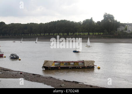 Putney, London, UK. 14. September 2014. Segeljollen auf dem Fluss Themse Kredit: Amer Ghazzal/Alamy Live-Nachrichten Stockfoto