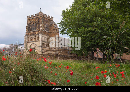 Northampton, UK. 14. September 2014. ST Peter Kirche. Northampton. Offenen Denkmals. Eine schöne historische Kirche (ca. 1160) mit erheblichen normannische Architektur und wunderbaren Norman/sächsischen Stil geschnitzten Mauerwerk. Traditionelle begraben Ort der St Ragener. Bildnachweis: Keith J Smith. / Alamy Live News Stockfoto