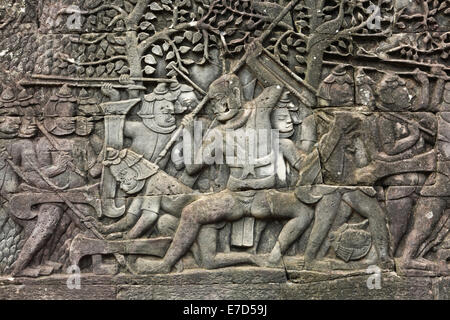 Bas-Relief-Panel Darstellung Kriegsführung zwischen den Khmer und Chams im Bayon Tempel, Teil von Angkor Wat in Siem Reap, Kambodscha. Stockfoto