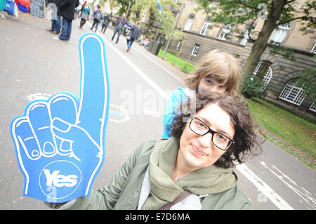 Edinburgh, Schottland. 14. September 2014. Mit Umfragen, was darauf hindeutet, dass die ja und besser gemeinsam Kampagnen noch Hals und Nacken sind sind beide Seiten nun gezielt die 500.000 unentschlossene Wähler vor dem 18. September, wenn die Menschen in Schottland, ihre Meinung über das Land der Zukunft. Bildnachweis: ZUMA Press, Inc./Alamy Live-Nachrichten Stockfoto