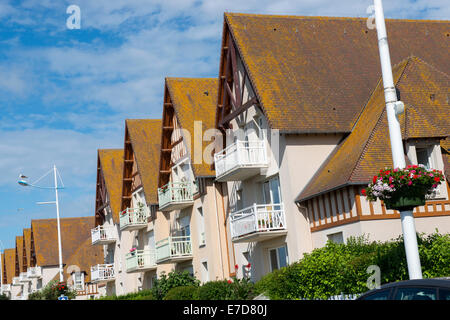 Häuser in Courseulles Sur Mer in der Normandie, Frankreich-EU Stockfoto