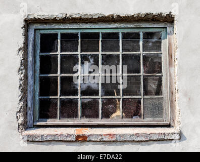 Alte Holzfenster Pastell getont Grunge Wand. Stockfoto