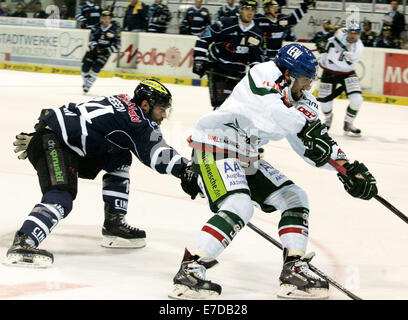 Ingolstadt, Bayern. 14. Sep, 2014. von links 14 Dustin FRIESEN/Ingolstadt, 96Andre REISS/Augsburg, secondzurück Spieltag der deutschen Eishockeyliga. ERC Ingolstadt Vs Augsburger Panther, der deutsche Meister erhält man die finanziell schwächeren Teams. Bildnachweis: Wolfgang Fehrmann/Wolfgang Fehrmann/ZUMA Draht/Alamy Live News Stockfoto