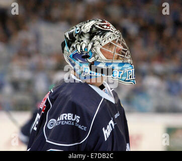 Ingolstadt, Bayern. 14. Sep, 2014. goalkeeper51 Timo PIELMEIER/Ingolstadt, secondzurück Spieltag der deutschen Eishockeyliga. ERC Ingolstadt Vs Augsburger Panther, der deutsche Meister erhält man die finanziell schwächeren Teams. Bildnachweis: Wolfgang Fehrmann/Wolfgang Fehrmann/ZUMA Draht/Alamy Live News Stockfoto