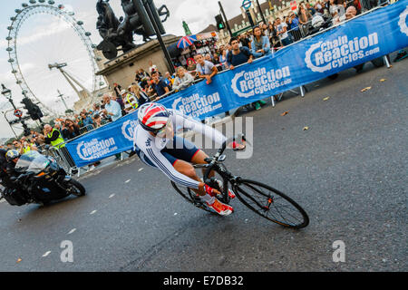 London, UK. 14. September 2014. Christopher Latham Team Great Britain konkurriert in die letzte Etappe der Tour of Britain Radrennen im Zentrum von London. Die Bühne wurde von Marcel Kittel von riesigen Shimano Team gewonnen. Stockfoto