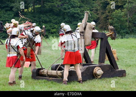 Die römische Legion Armee marschiert in die Schlacht bei reenactment Stockfoto