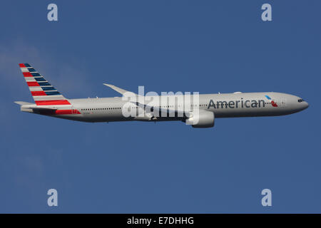 AMERICAN AIRLINES BOEING 777 300 Stockfoto